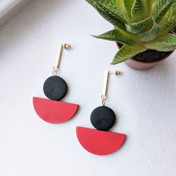 Jewelry - ❌SOLD❌Geometric Wood Red & Black Shape Earrings